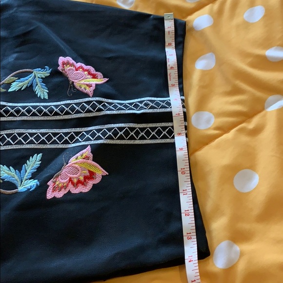 NWT Black faux leather floral mini skirt  with emroidery, size 2 - Picture 4 of 5